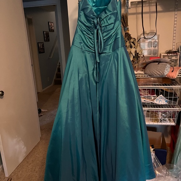 Prom/ Pageant Gown - Picture 4 of 6